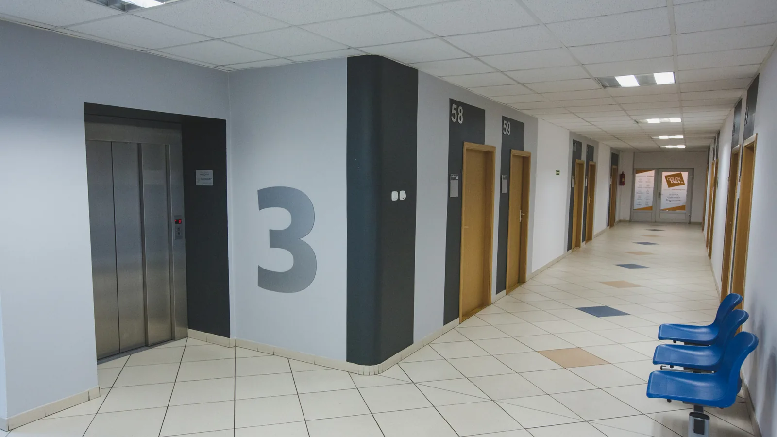 Hol z windą w biurowcu Proximus